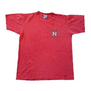 VTG NCAA NEBRASKA CORNHUSKERS BASKETBALL RED-T SHIRT MEN’S SIZE M